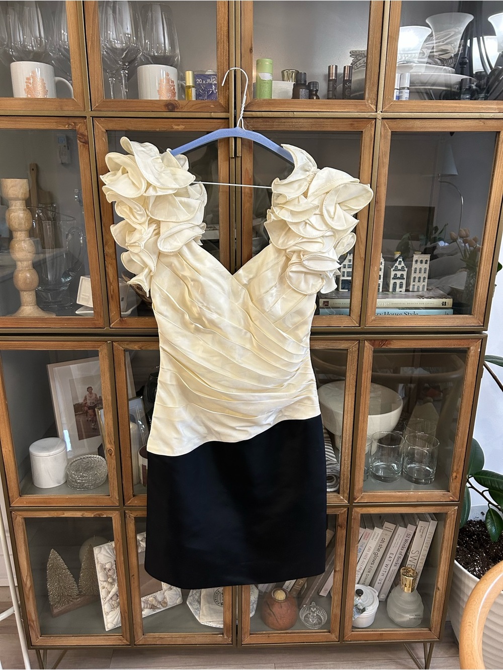 Vintage Joseph Ribkoff Ivory Ruffle V-Neck Colorblock Dress - Picture 2 of 13